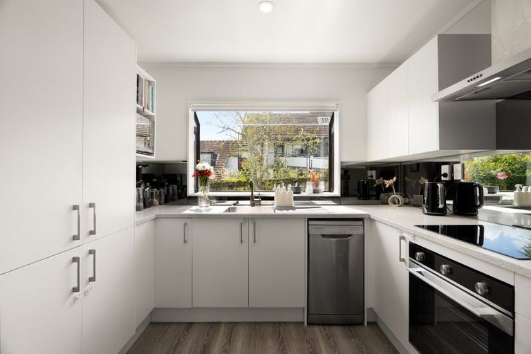 Photo of property in 80b Aviemore Drive, Highland Park, Auckland, 2010