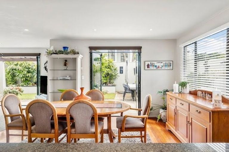 Photo of property in 49b Dignan Street, Point Chevalier, Auckland, 1022