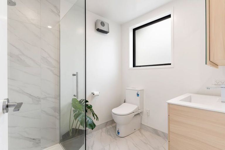 Photo of property in 2/170 Don Buck Road, Massey, Auckland, 0614