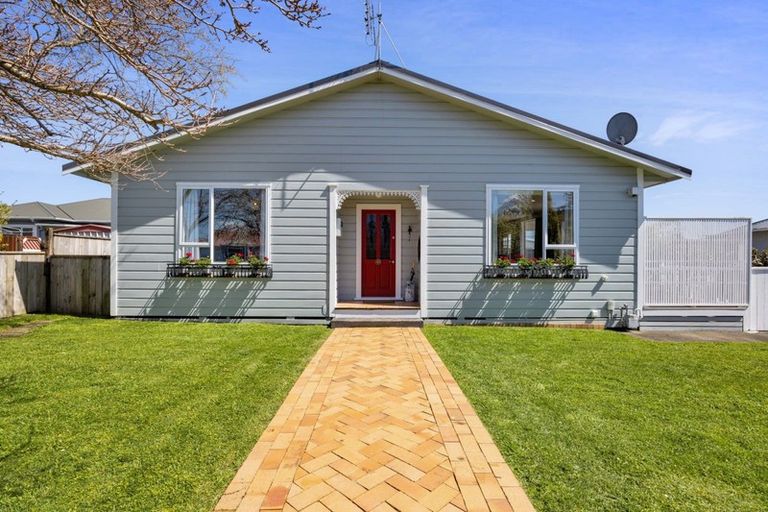 Photo of property in 30 Kahikatea Street, Inglewood, 4330