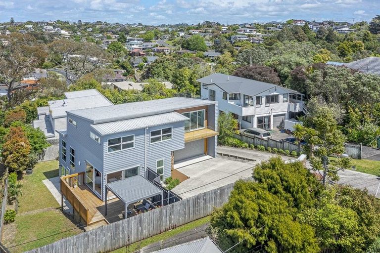Photo of property in 17 Limmer Place, Browns Bay, Auckland, 0632
