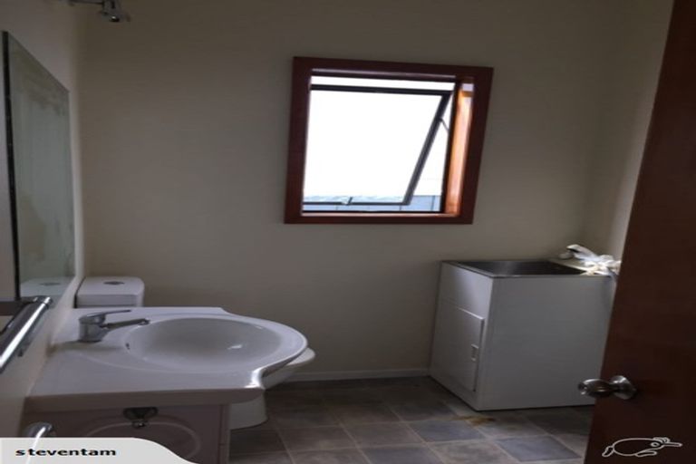 Photo of property in 2/142 Rongotai Road, Kilbirnie, Wellington, 6022