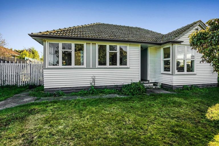 Photo of property in 17 Ealing Street, Northcote, Christchurch, 8052