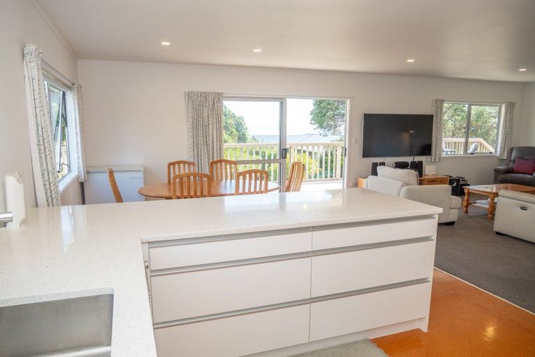 Photo of property in 25 Stratford Drive, Cable Bay, 0420