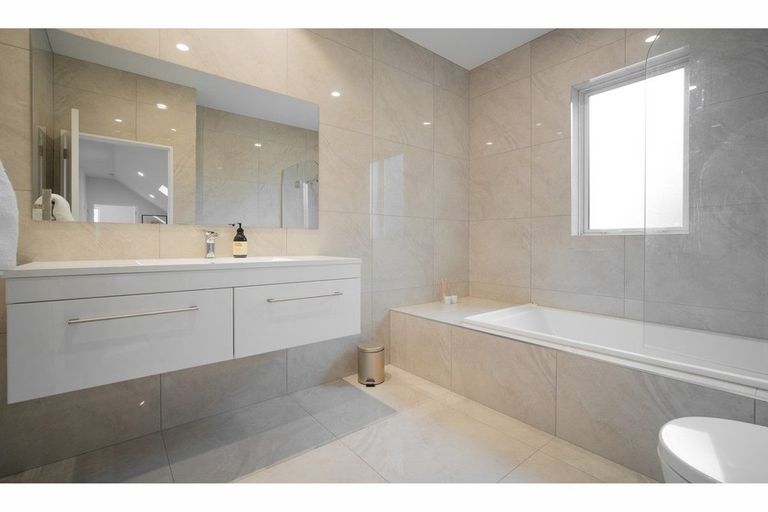 Photo of property in 17 Innes Road, St Albans, Christchurch, 8052