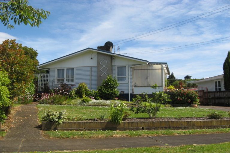 Photo of property in 18 Koru Street, Mangere Bridge, Auckland, 2022