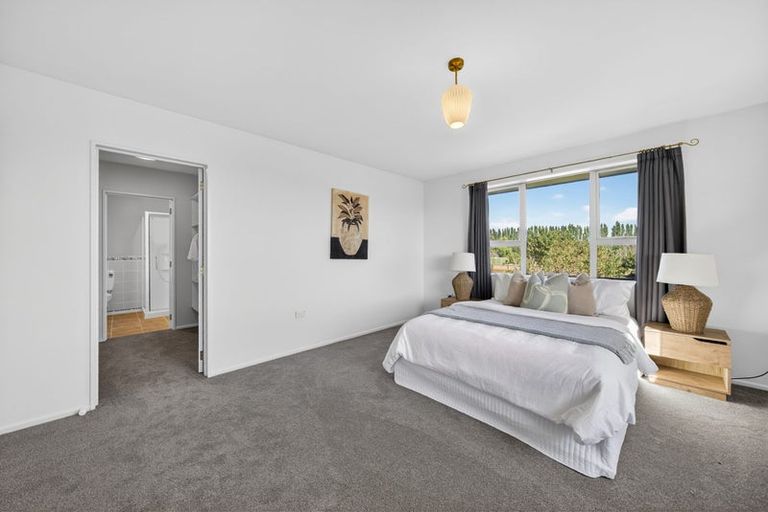 Photo of property in 31 Willowview Drive, Redwood, Christchurch, 8051