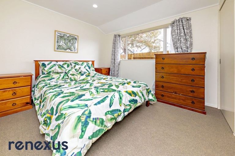 Photo of property in 8 Birchlea Rise, Goodwood Heights, Auckland, 2105