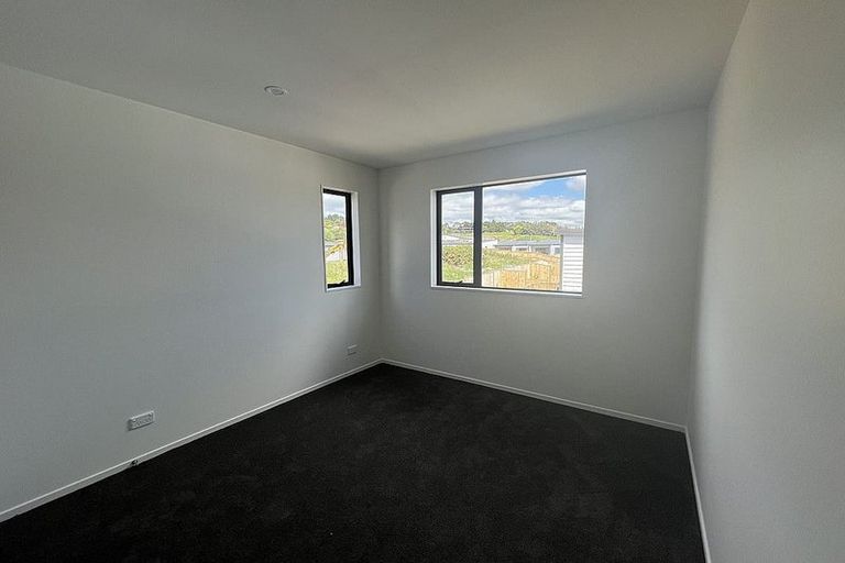 Photo of property in 1b Poruru Close, Papakura, 2110