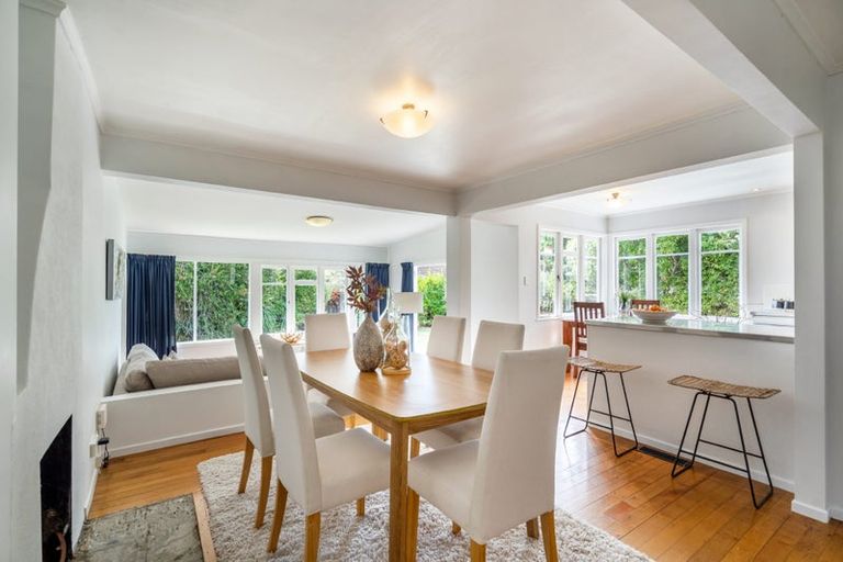 Photo of property in 42a Old Lake Road, Narrow Neck, Auckland, 0624