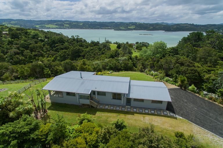 Photo of property in 43 Tahunatapu Road, Parua Bay, Whangarei, 0174