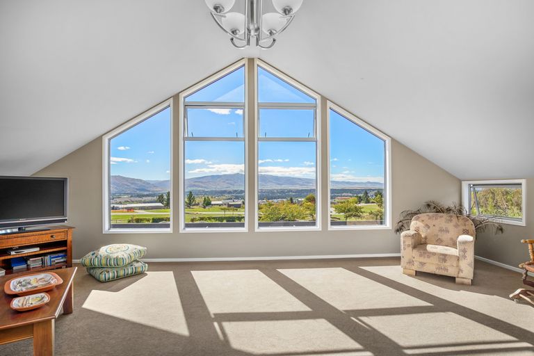 Photo of property in 8 Old Golf Course Road, Bridge Hill, Alexandra, 9320