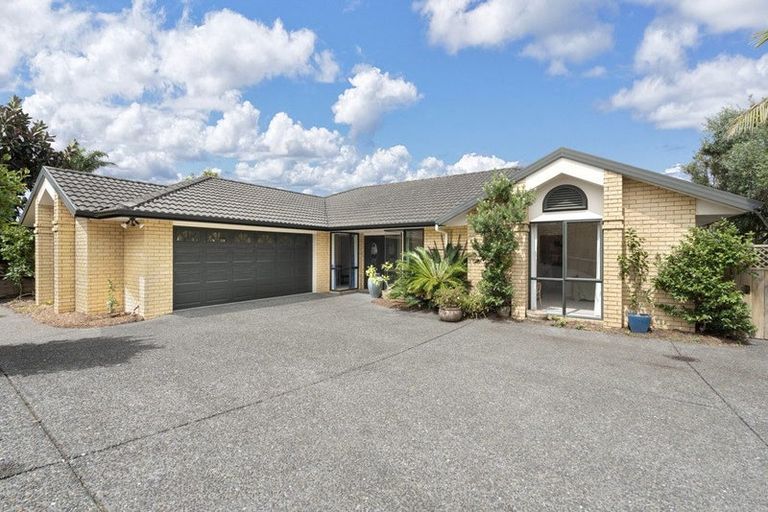 Photo of property in 115 Grovenor Drive, Orewa, 0931