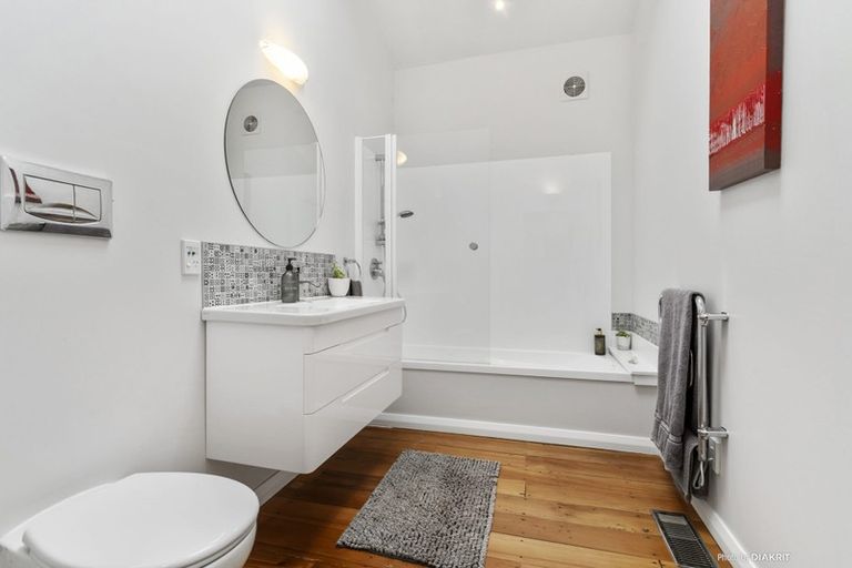 Photo of property in 17 Raine Street, Karori, Wellington, 6012