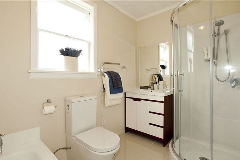 Photo of property in 1/12 Bond Crescent, Forrest Hill, Auckland, 0620