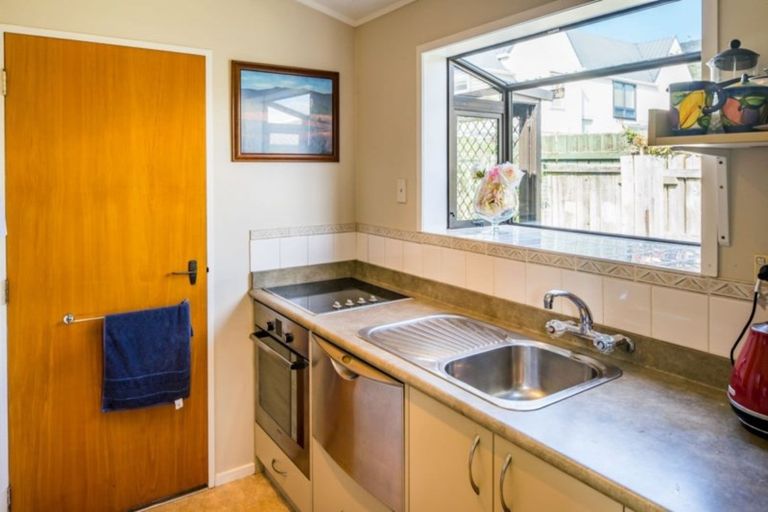 Photo of property in 3a Pukatea Street, Eastbourne, Lower Hutt, 5013