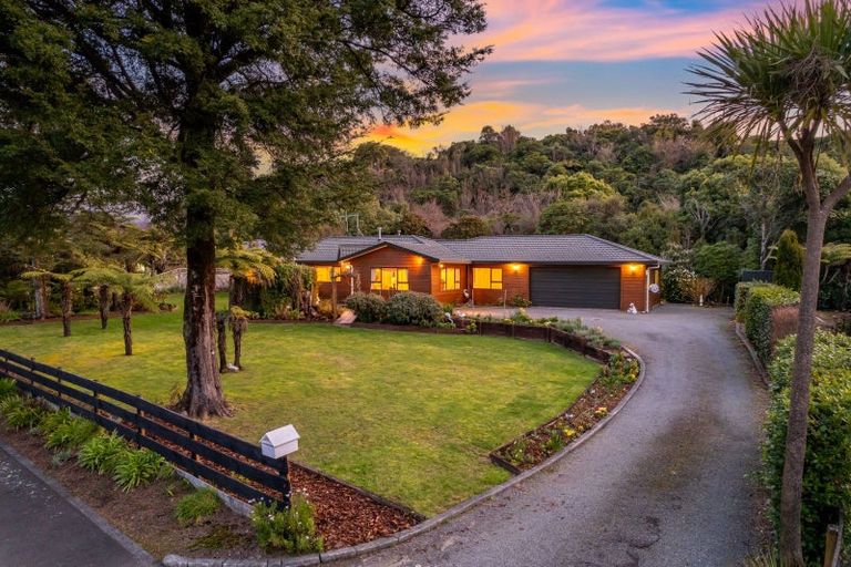 Photo of property in 13 Carlow Grove, Birchville, Upper Hutt, 5018
