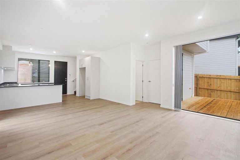 Photo of property in 21d Andrew Road, Howick, Auckland, 2010