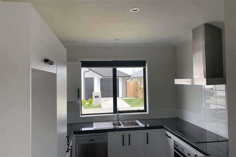 Photo of property in 11 Navy Lane, Papamoa, 3118