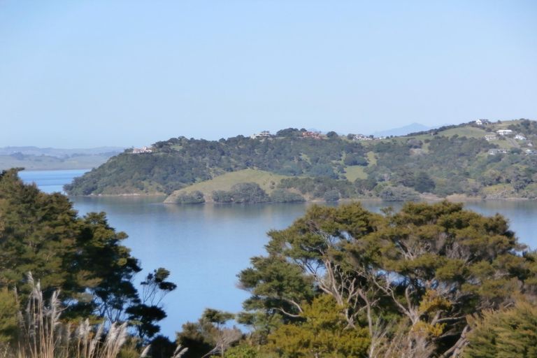 Photo of property in 43 Tahunatapu Road, Parua Bay, Whangarei, 0174