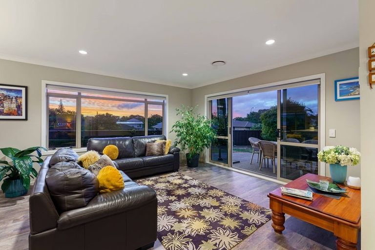 Photo of property in 12 Simpson Crescent, Raumati Beach, Paraparaumu, 5032