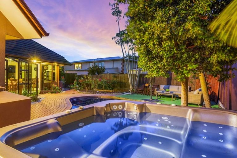 Photo of property in 70 Manor Park, Sunnyhills, Auckland, 2010