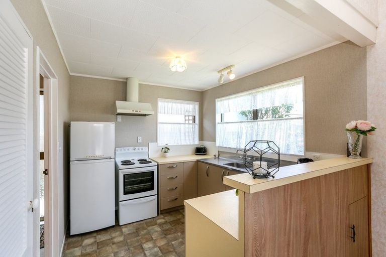 Photo of property in 2/13 Karamu Street, Strandon, New Plymouth, 4312