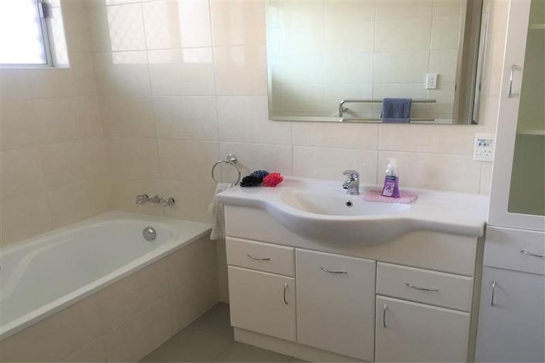 Photo of property in 14 Renwick Street, Papakura, 2110