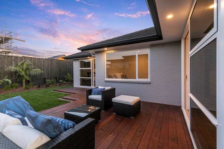 Photo of property in 7 Houpuni Road, Wainui, 0932