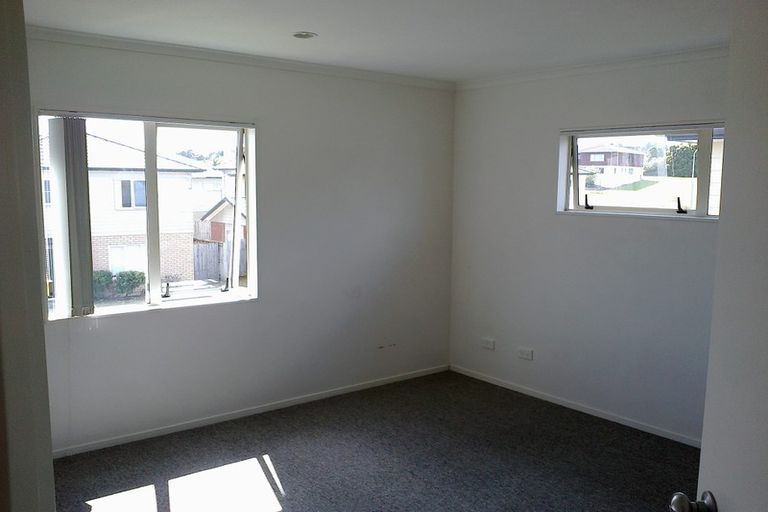 Photo of property in 36 Brashier Circle, Sunnyvale, Auckland, 0612