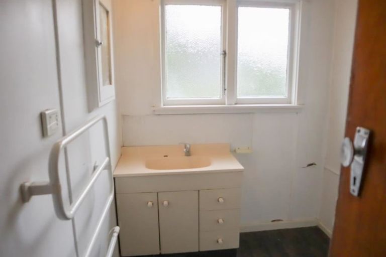 Photo of property in 112 Avonhead Road, Avonhead, Christchurch, 8042