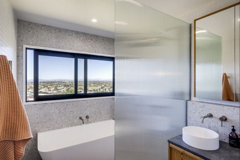 Photo of property in 2 Colenso Avenue, Hospital Hill, Napier, 4110