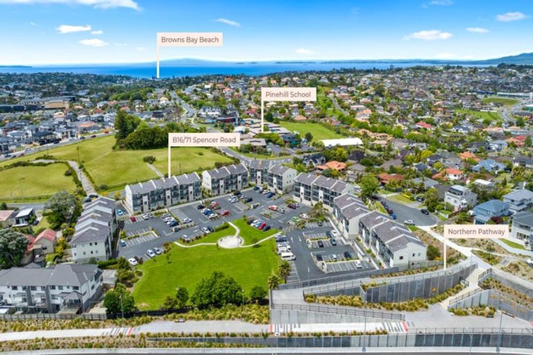 Photo of property in 16b/71 Spencer Road, Oteha, Auckland, 0632