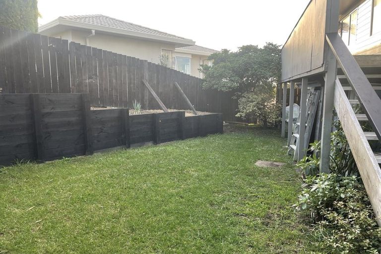 Photo of property in 136 Luckens Road, West Harbour, Auckland, 0618