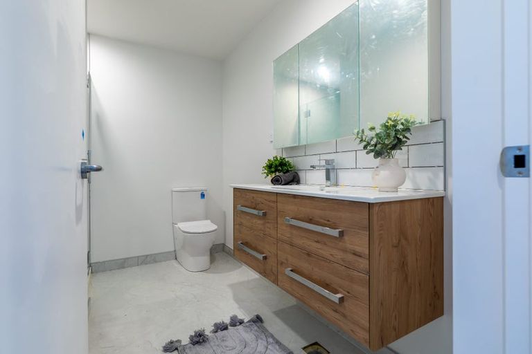 Photo of property in 12 Tuputupu Drive, Kumeu, 0810