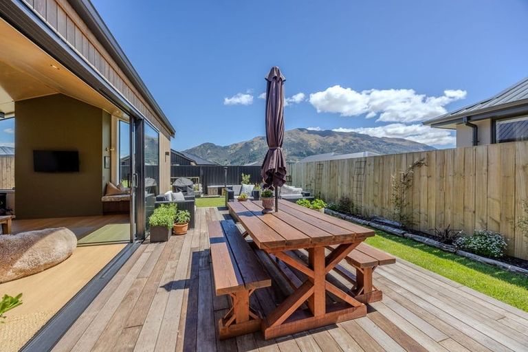 Photo of property in 16 Guthrie Street, Lake Hawea, 9382