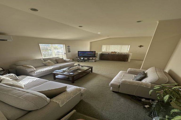 Photo of property in 36 Barbados Drive, Unsworth Heights, Auckland, 0632