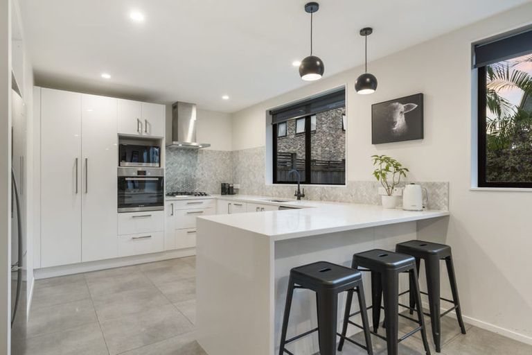 Photo of property in 71a Neil Avenue, Te Atatu Peninsula, Auckland, 0610