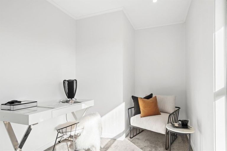 Photo of property in 10 Pixie Place, Pakuranga Heights, Auckland, 2010