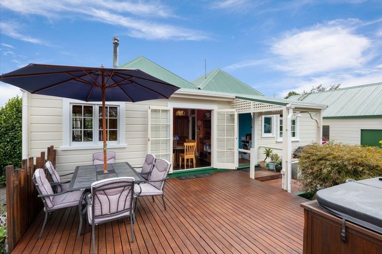 Photo of property in 1 Bosworth Street, Egmont Village, 4372