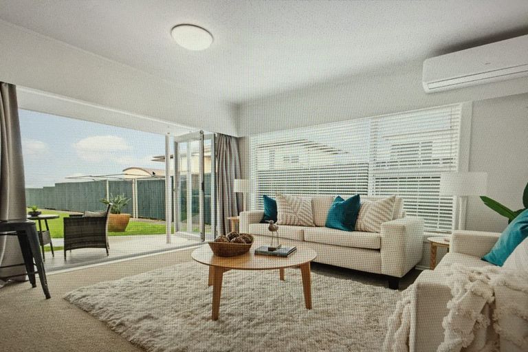 Photo of property in 2/241 Hurstmere Road, Takapuna, Auckland, 0622