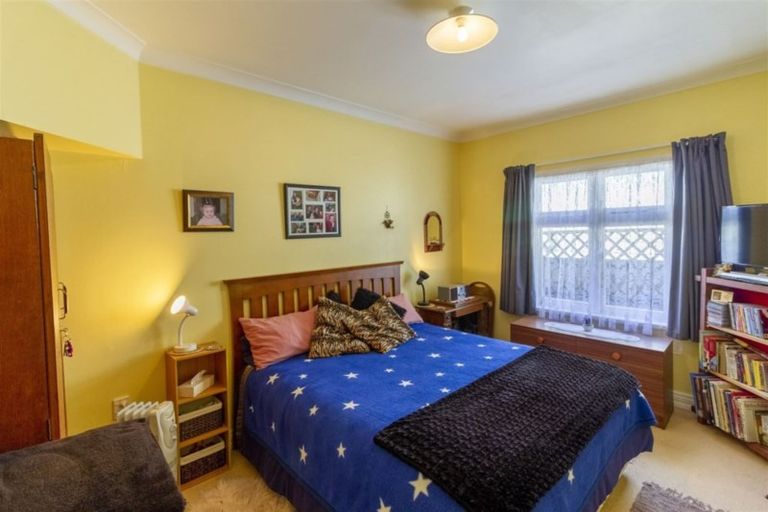 Photo of property in 124 Shakespeare Road, Bluff Hill, Napier, 4110