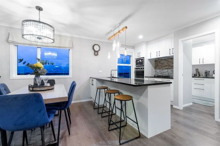 Photo of property in 11 Rotorua Grove, Aotea, Porirua, 5024