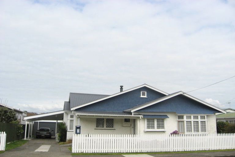 Photo of property in 10 Simons Street, Moturoa, New Plymouth, 4310