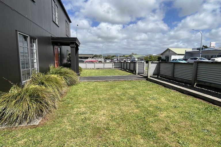 Photo of property in 1 Cleland Street, Palmerston North, 4410