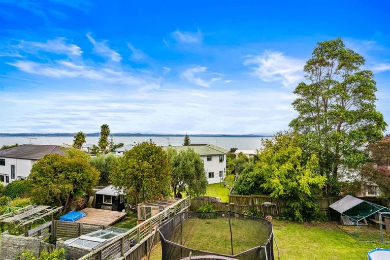 Photo of property in 1304 Whangaparaoa Road, Army Bay, Whangaparaoa, 0930