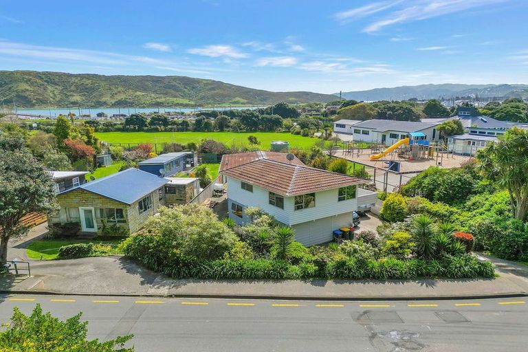 Photo of property in 18 Paremata Crescent, Paremata, Porirua, 5024