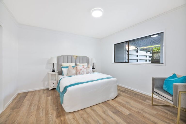 Photo of property in 2/27 Knightsbridge Drive, Forrest Hill, Auckland, 0620