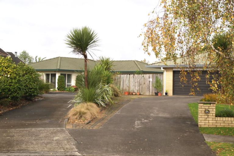 Photo of property in 9 Valnera Close, Northpark, Auckland, 2013