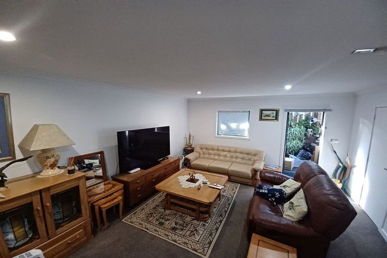 Photo of property in 16 Borneo Drive, Fairview Heights, Auckland, 0632